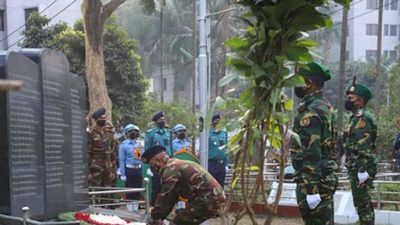 পিলখানা হত্যাকাণ্ড: ফুলেল শ্রদ্ধায় নিহতদের স্মরণ